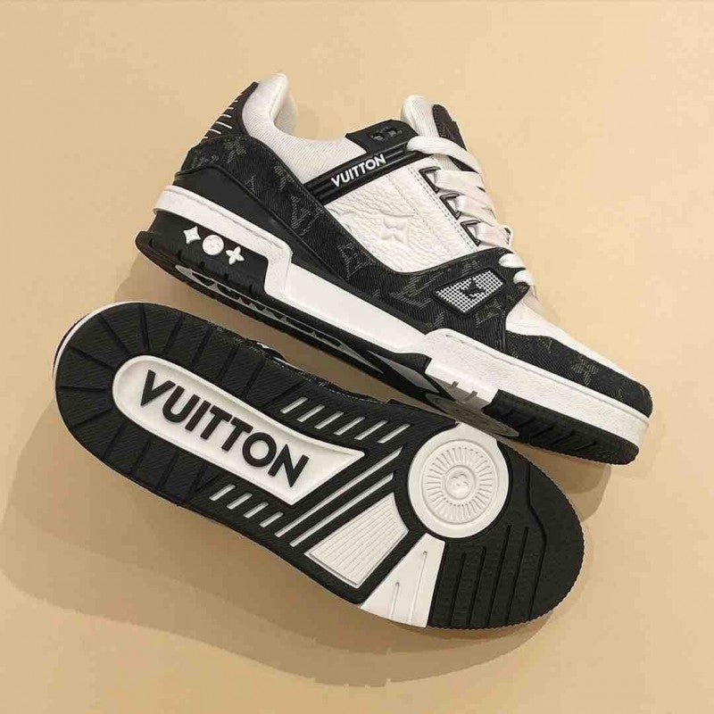 trainer black white