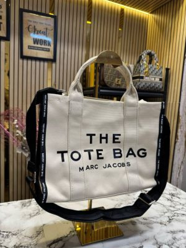 Marc Jacobs The Tote Bag With Dust Bag (Beige)
