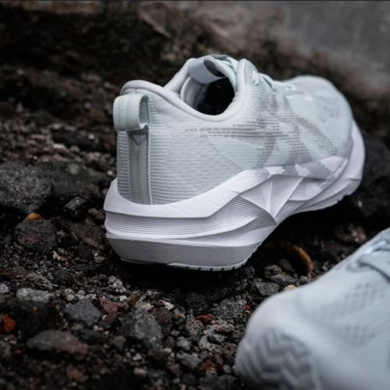 Asicss Novablast 5 grey white