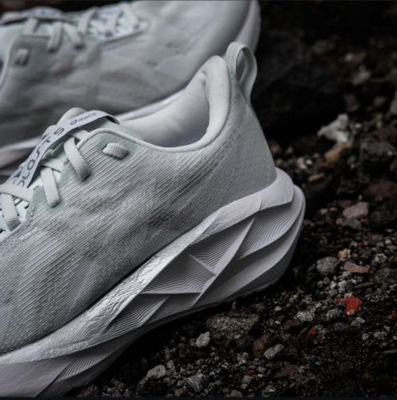 Asicss Novablast 5 grey white