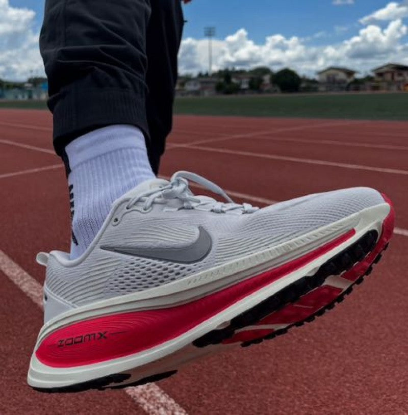 Nikee Zoom Vomero 18 Siren Red