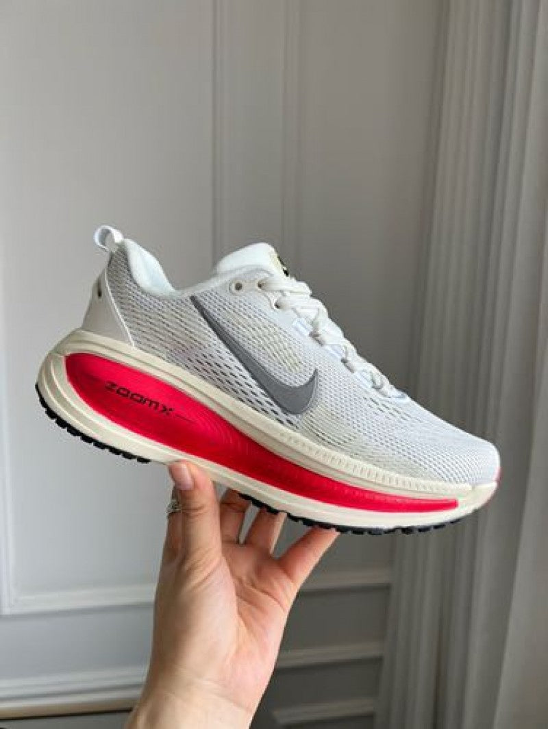 Nikee Zoom Vomero 18 Siren Red