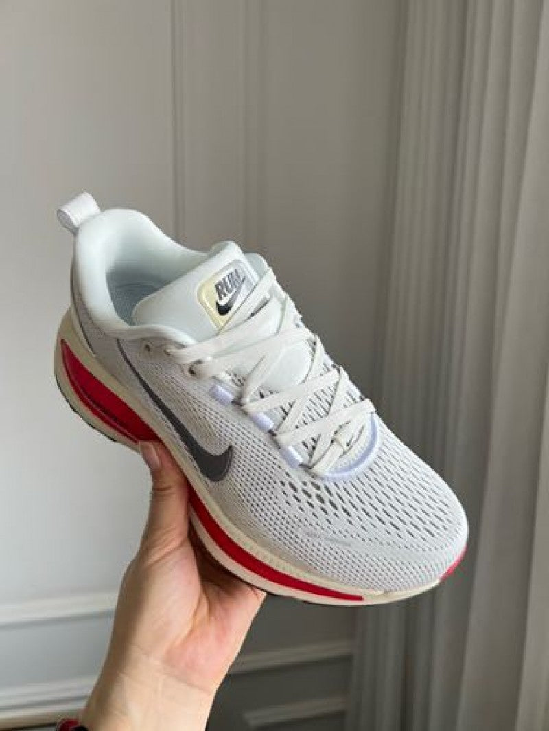 Nikee Zoom Vomero 18 Siren Red