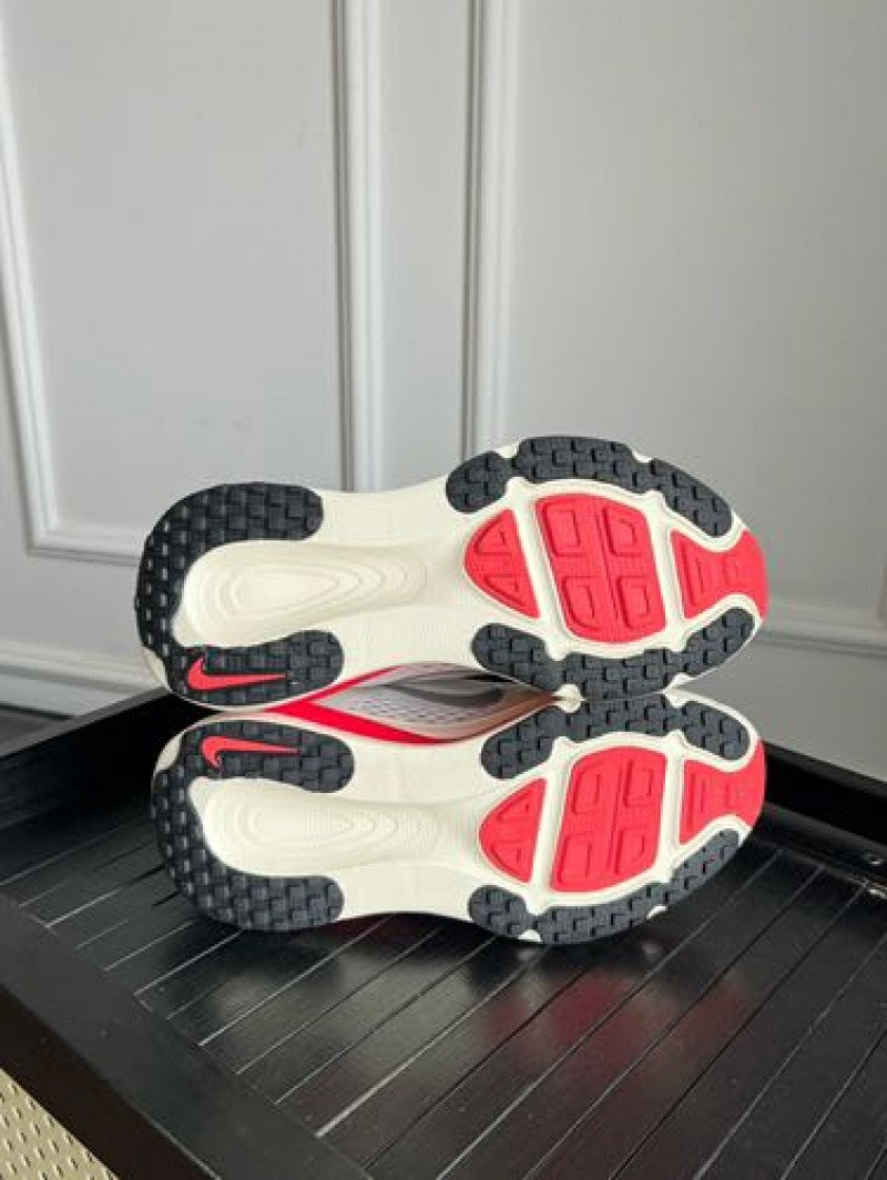 Nikee Zoom Vomero 18 Siren Red