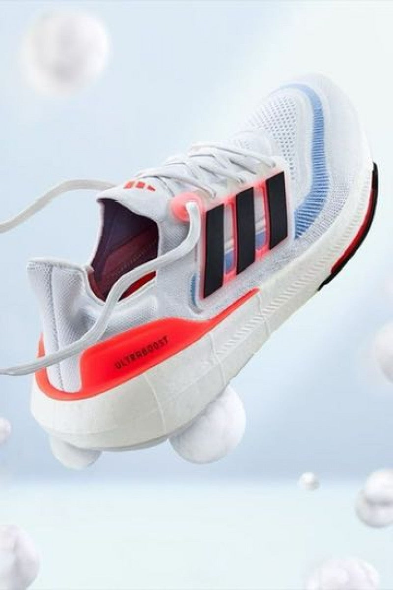Adiddass Ultraboost Light neon Running