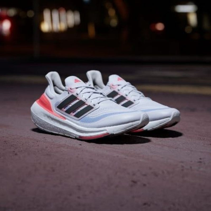 Adiddass Ultraboost Light neon Running