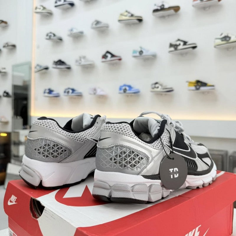 .nike vomero 5 mettalic black