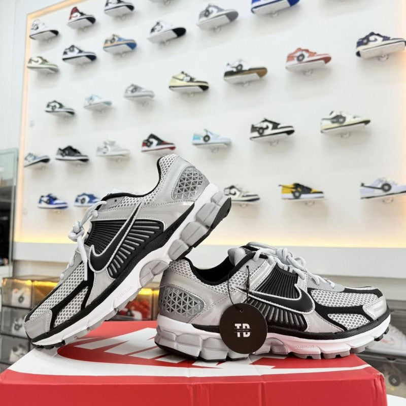 .nike vomero 5 mettalic black