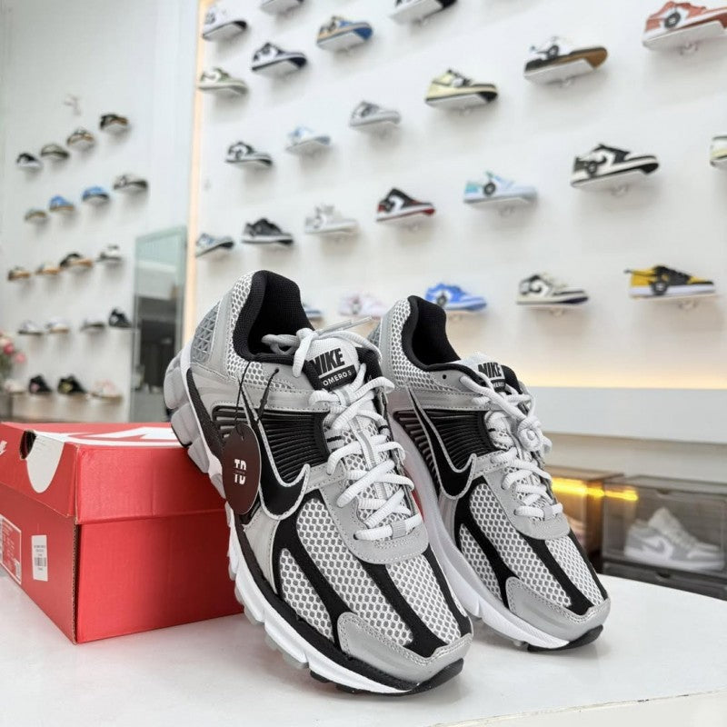 .nike vomero 5 mettalic black