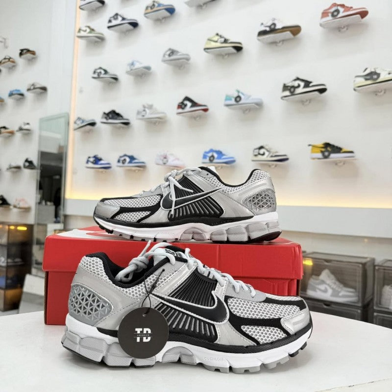 .nike vomero 5 mettalic black