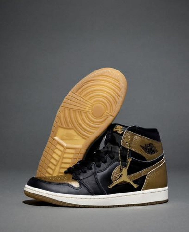 NIK EE Air JORDAN 1 HIGH BLACK AND GOLD SEMI UA