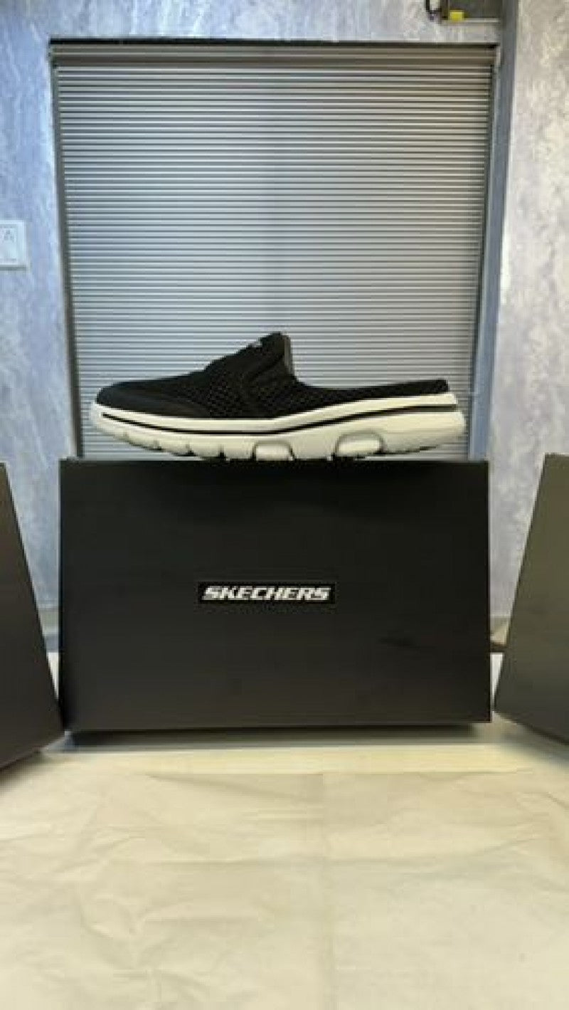 Skechers go clearance walk 5 black white mens