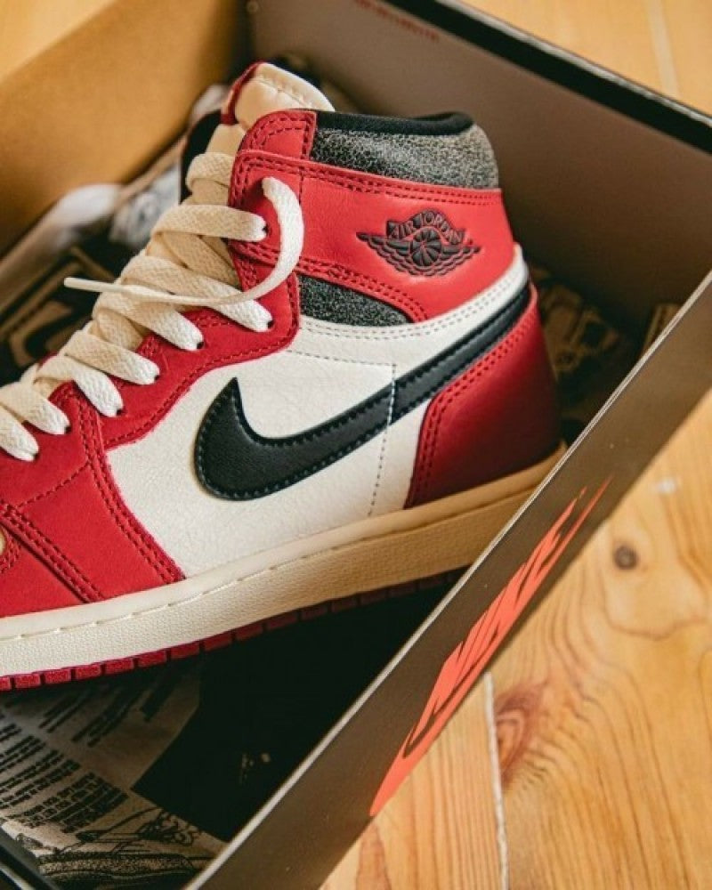 Air jordan retro 1 high lost and found with og powder sole