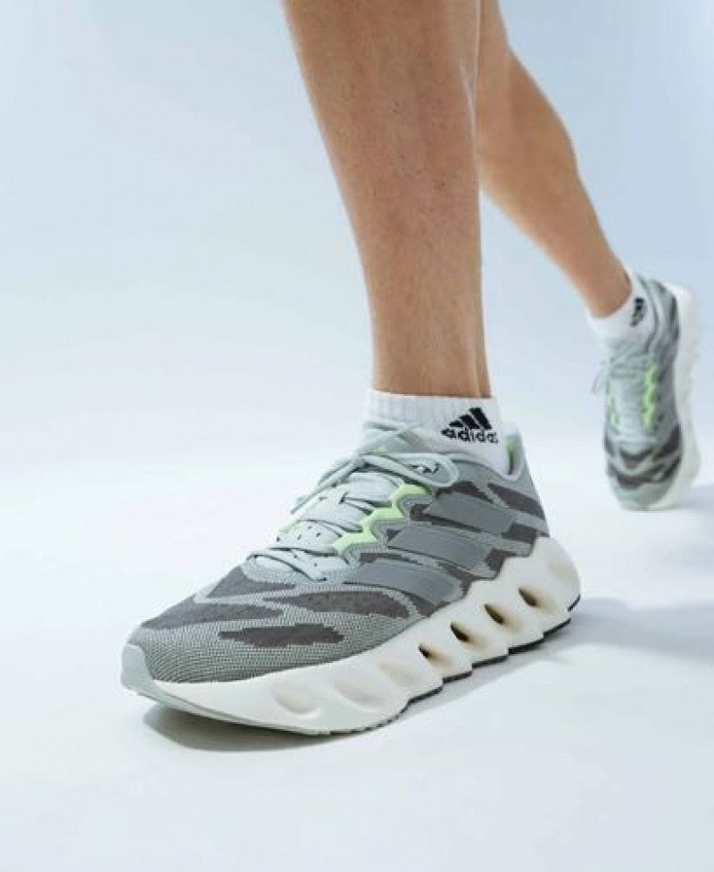switch fwd 2 grey green running shoes