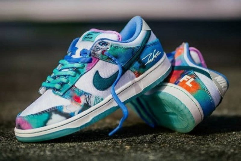 Nike SB Dunk Low Futura 692