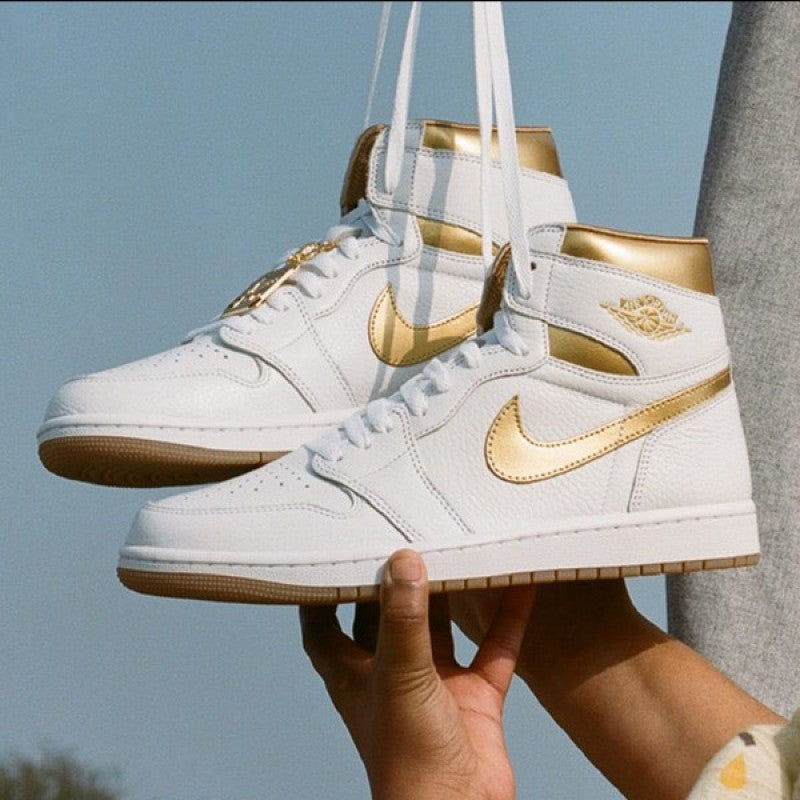 Nikee Air Jordan 1 Retro High OG Metallic Gold