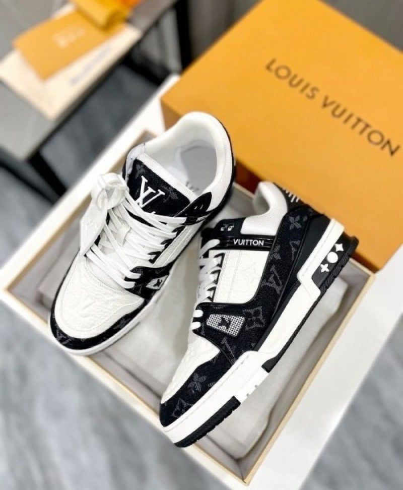 Loui s Vuitton LV Trainer White Black With Accessories 147
