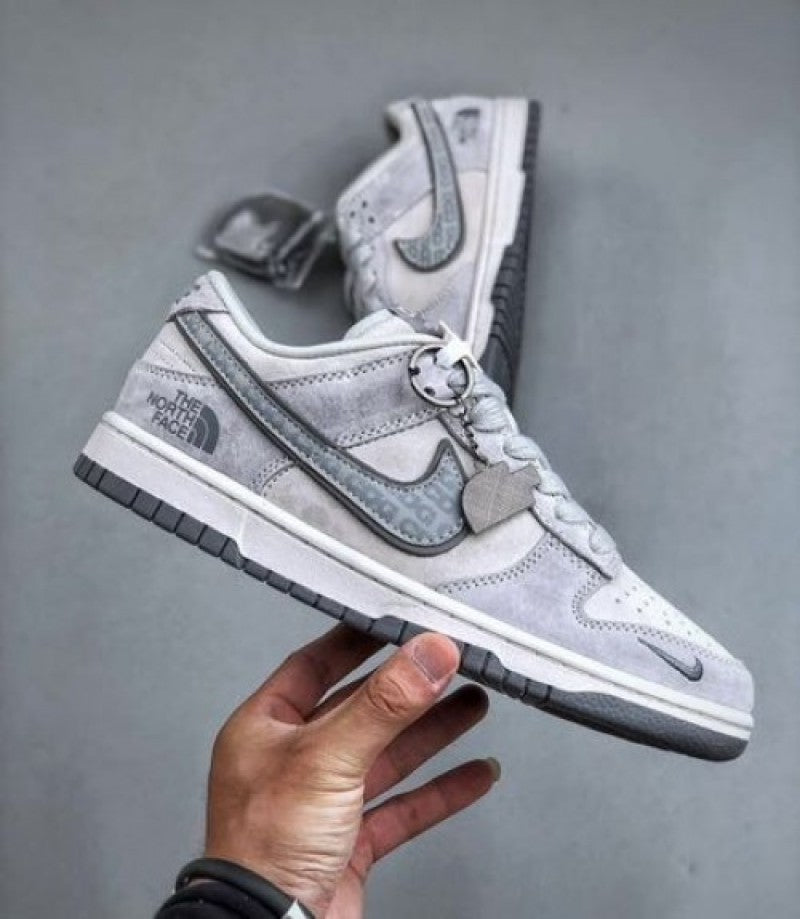 nikee Sb dunk low x NORTH FACE