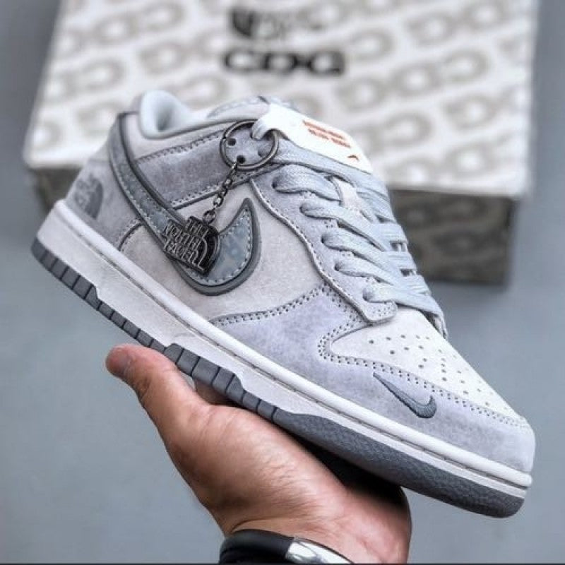 nikee Sb dunk low x NORTH FACE