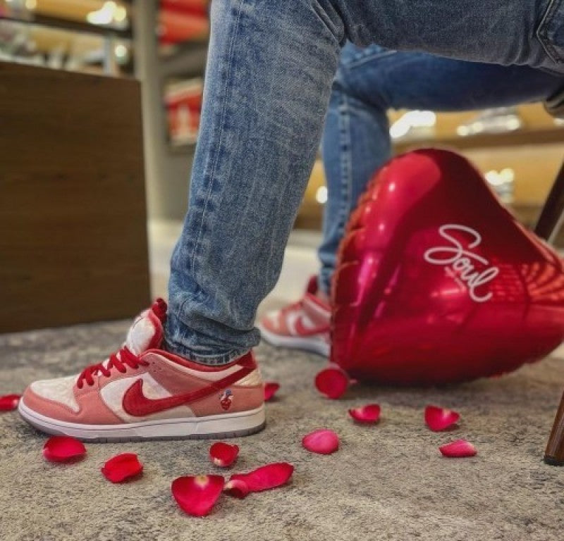 nikee sb dunk low strangelove semi ua with og box packaging and outer