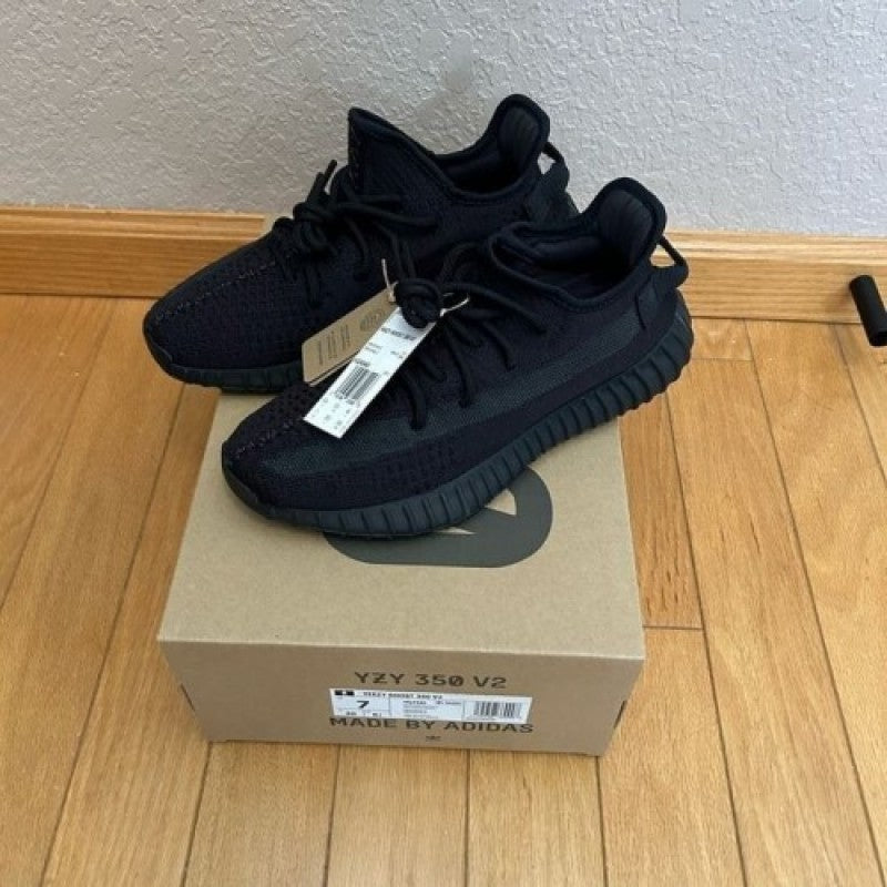 Adidass Yeezy 350 v2 onyx Semi UA With Full Accessories