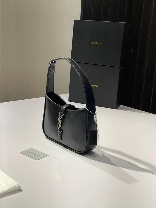 Ysl hobo bag with og box(903 black silver)