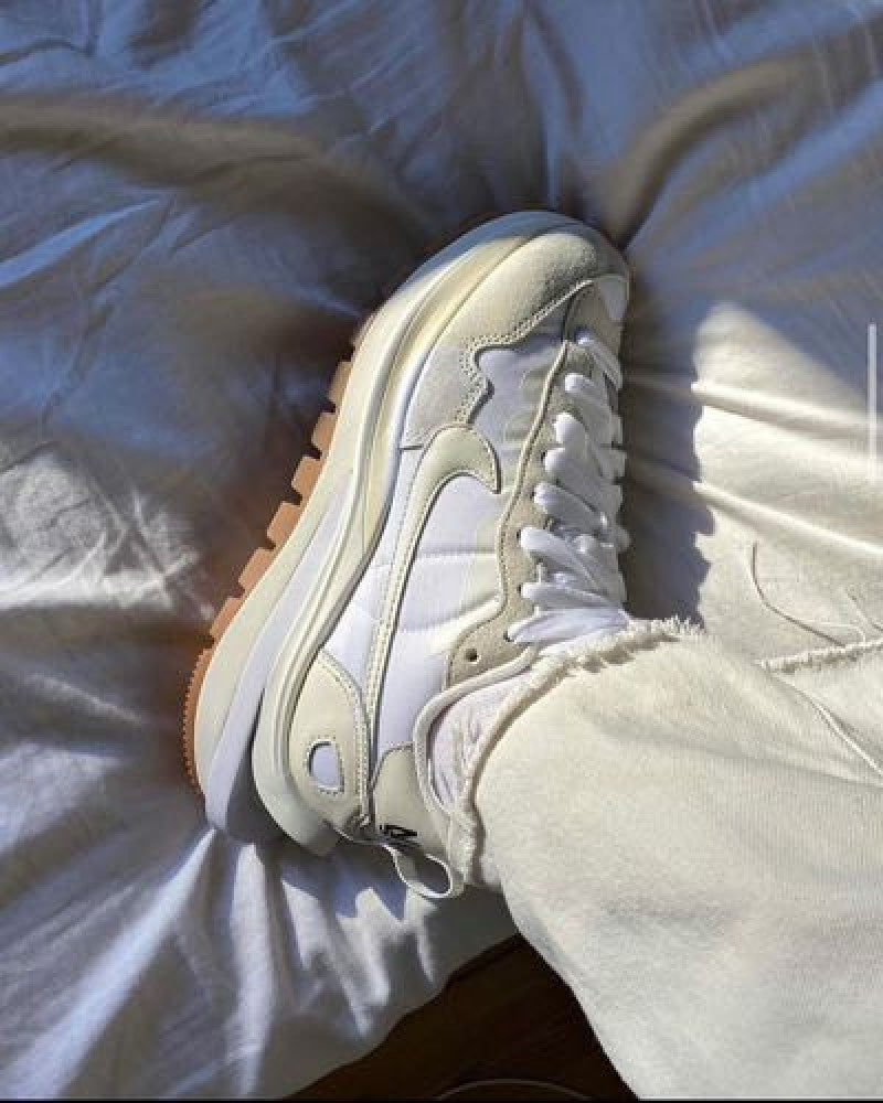 Nikee Sacai Vaporwaffle White Sail Gum