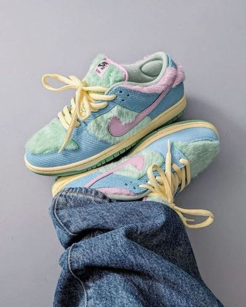 Nikee Sb Dunk Low x Verdy Visty With Keychain