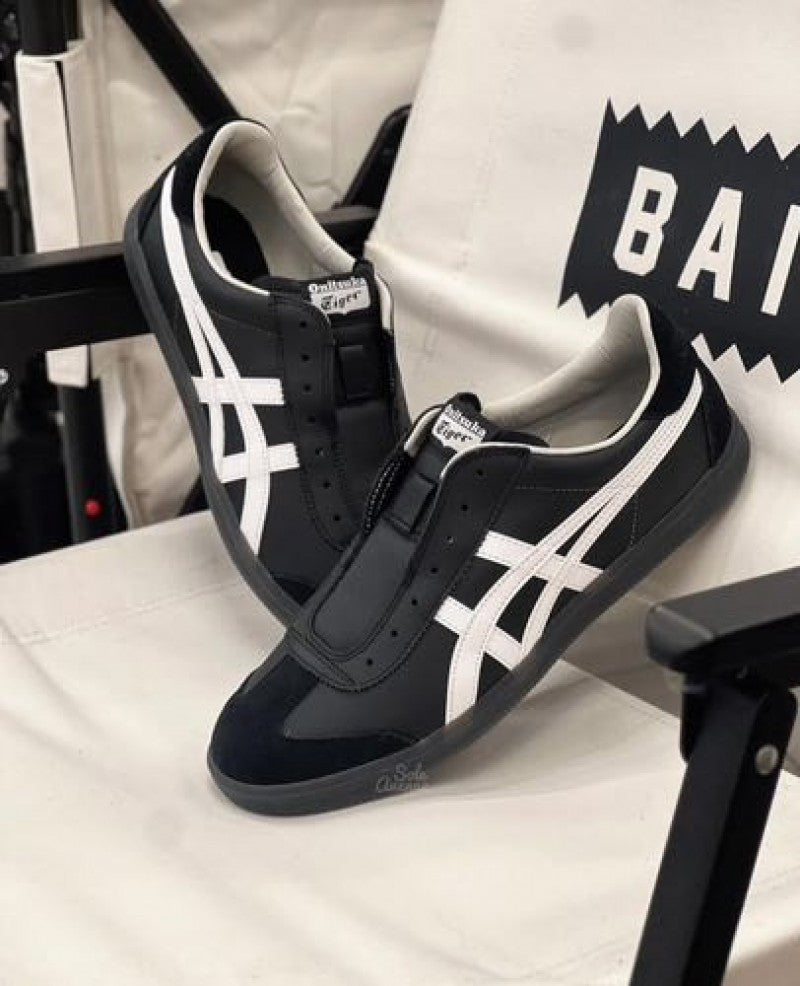 Onitsuka Tiger Tokuten Slip On Black