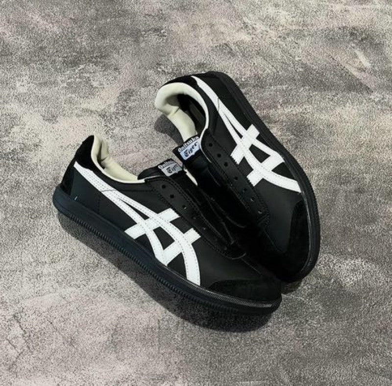 Onitsuka Tiger Tokuten Slip On Black