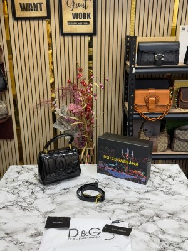 Dolce & Gabbana lacquered bag mini DG Logo (Black)