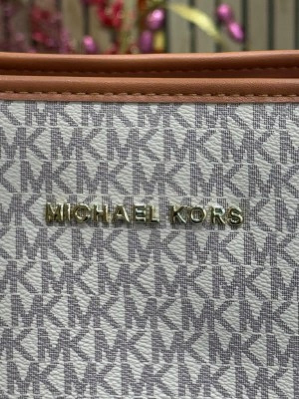 Michael Kors Jet Set Travel Tote With Wallet (Beige)