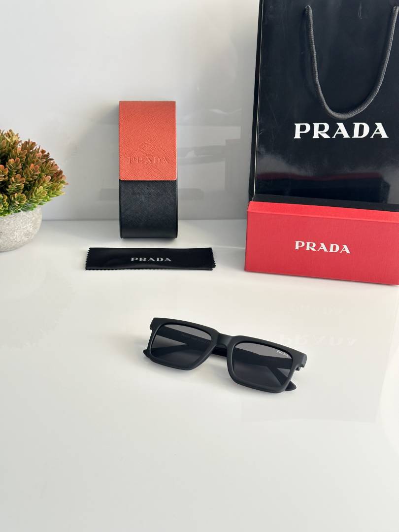 Prada 25 Black