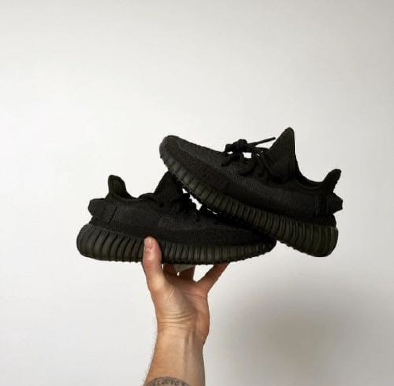 Adida s Yeezy 350 V2 ONYX Semi UA with all accessories