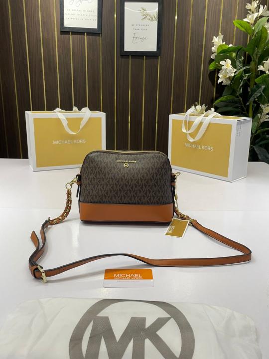 Michael kors dome crossbody bag with og box(23032 coffe brown)