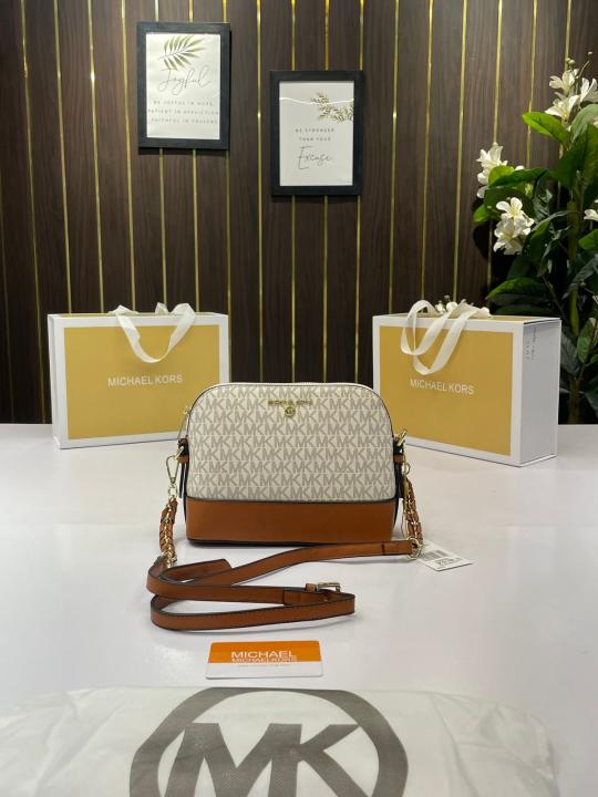 Michael kors dome crossbody bag with og box(23032 biege brown)