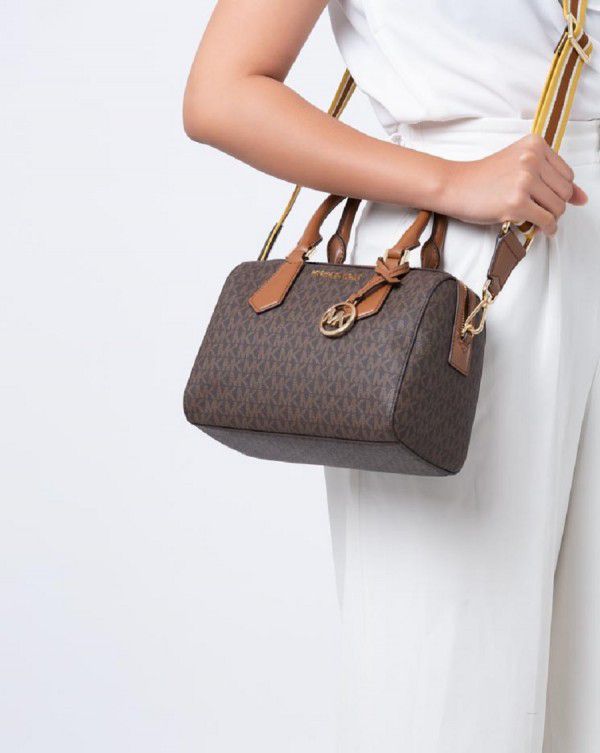 Michael Kors Boston Brown With Dust Bag (71012 Coffee Brown)