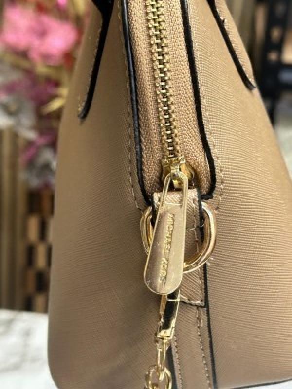 Michael Kors Veronica Extra Small Saffiano Leather Crossbody Bag (apricot)