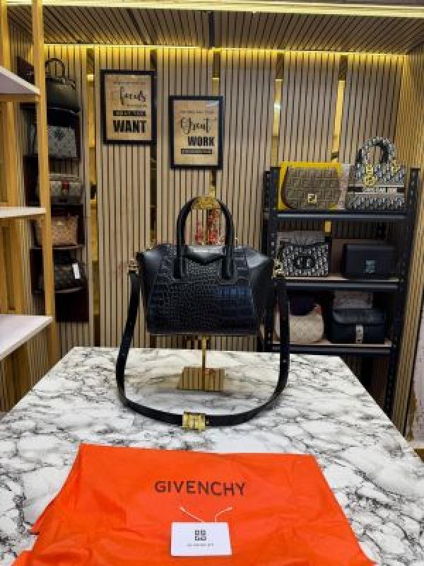 GIVENCHY BLACK GLOSSY CROCO PRINT HANDBAG WITH DUST BAG PREMIUM QUALITY