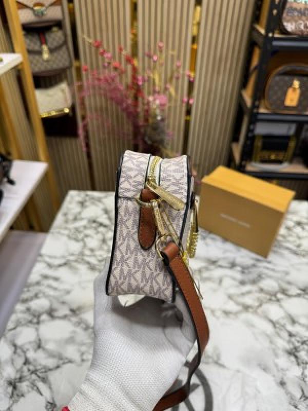 MICHAEL KORS JET SET CAMERA CROSSBODY WITH SLING WITH OG BOX AND DUST BAG (BEIGE)