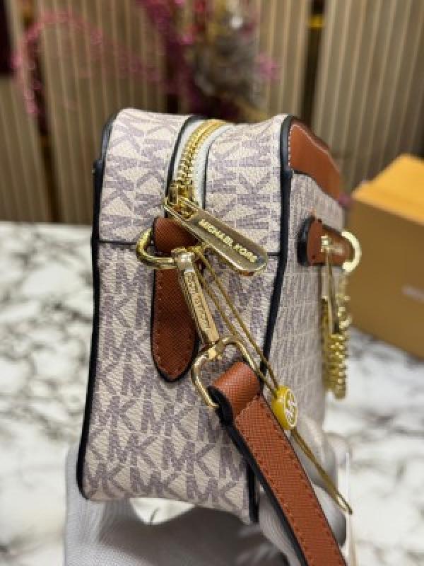 MICHAEL KORS JET SET CAMERA CROSSBODY WITH SLING WITH OG BOX AND DUST BAG (BEIGE)