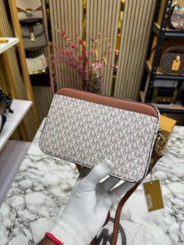 MICHAEL KORS JET SET CAMERA CROSSBODY WITH SLING WITH OG BOX AND DUST BAG (BEIGE)