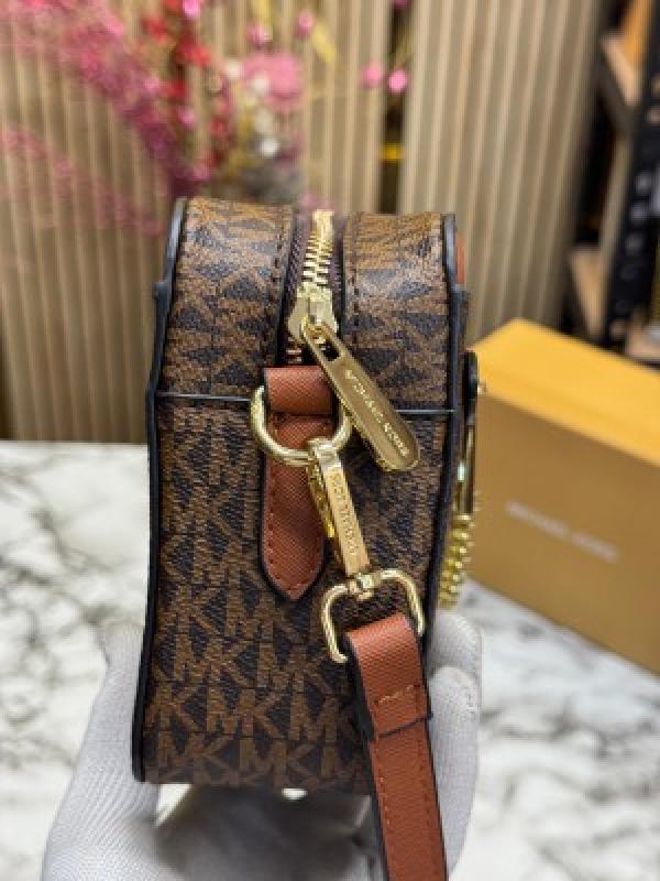 MICHAEL KORS JET SET CAMERA CROSSBODY WITH SLING WITH OG BOX AND DUST BAG (BROWN)