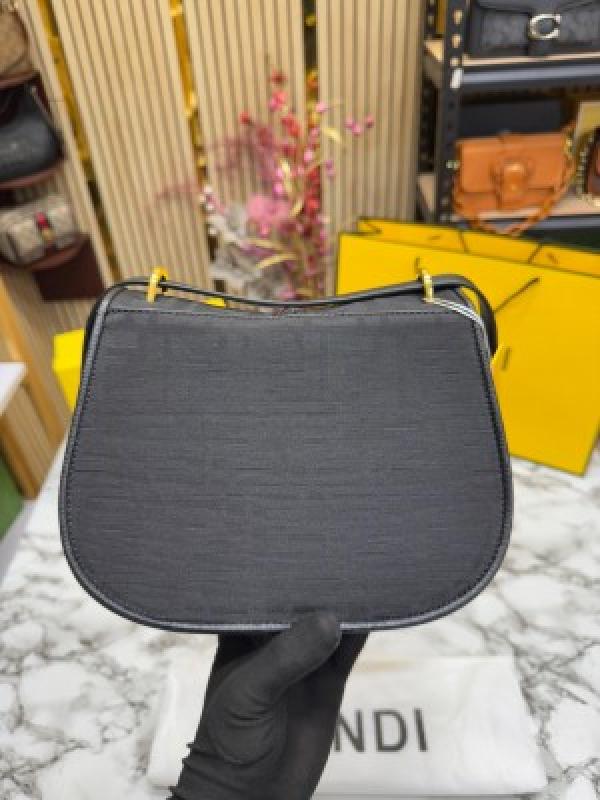 FEND I COMON FF LOGO PLAQUE HANDBAG WITH OG BOX AND DUST BAG INCLUDING CARRY BAG PREMIUM QUALITY (BLACK)