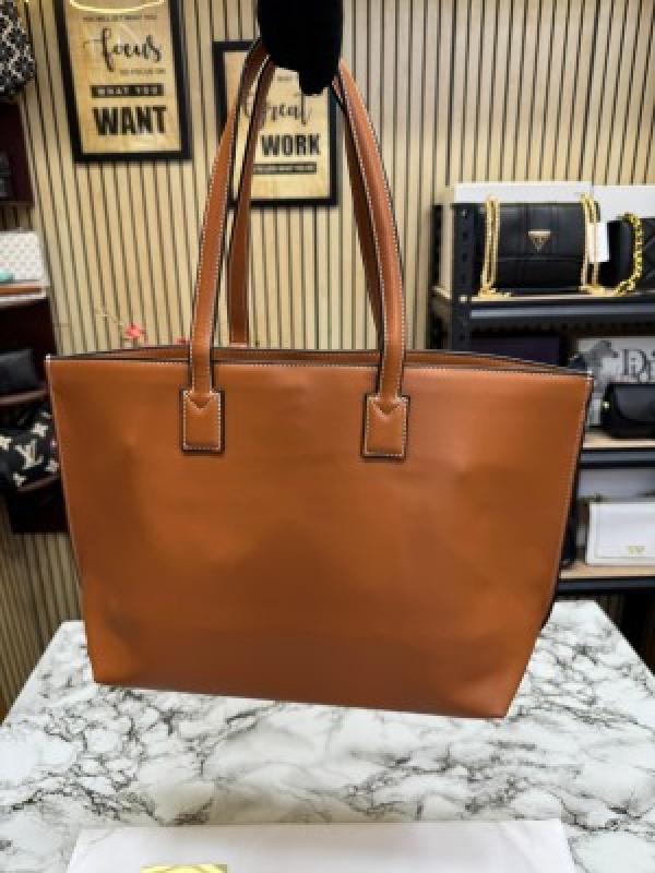 Burberr y Tb Smooth Leather Tote Bag With Dust Bag (Brown)