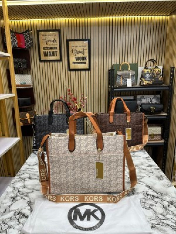 Michael Kors Gigi Hand Bag With Dust Bag (Biege)
