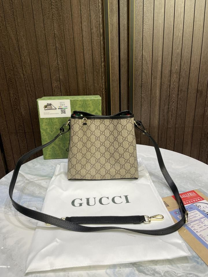 Gucc i GG Emblem medium bucket bag with box 501