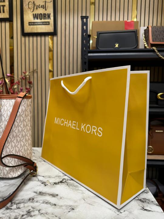 Michael Kors Jet Set Travel With Box And Dust Bag Including Carry Bag (Beige)