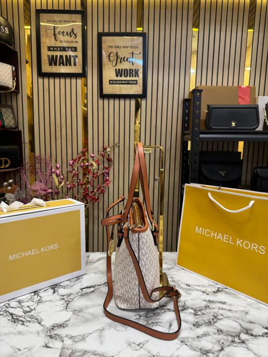 Michael Kors Jet Set Travel With Box And Dust Bag Including Carry Bag (Beige)
