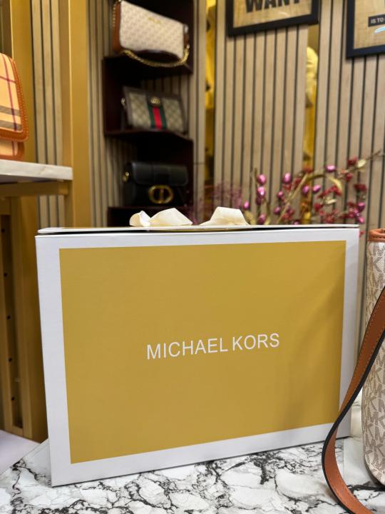 Michael Kors Jet Set Travel With Box And Dust Bag Including Carry Bag (Beige)